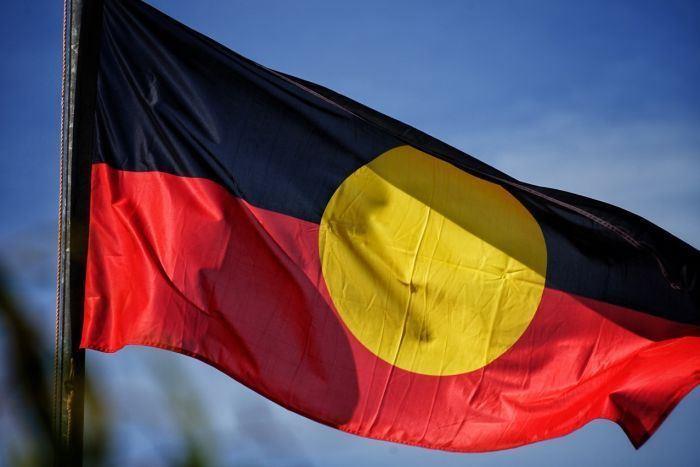 اهتزاز پرچم بومیان استرالیا بر فراز مراکز پلیس ایالت وسترن استرالیا